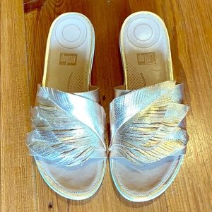 Fitflop Rose Gold Slide Sandals 💕 Comfy chic!